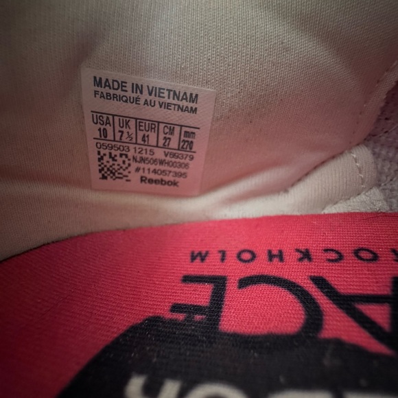 Lightly-worn Reebok - Picture 3 of 4